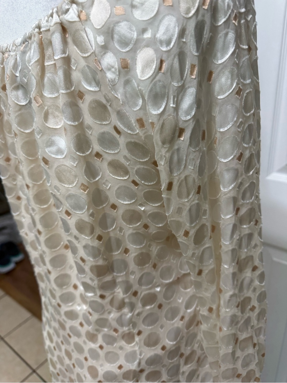 White House Black Market Ivory Sheer Boho Blouse Size S Textured Dot Tie Neck - Picture 10 of 15